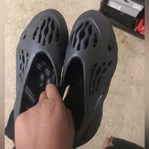 Black Yeezy foam runners